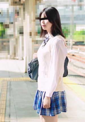 制服娘を電車でイタズラ 瀬戸かなこ